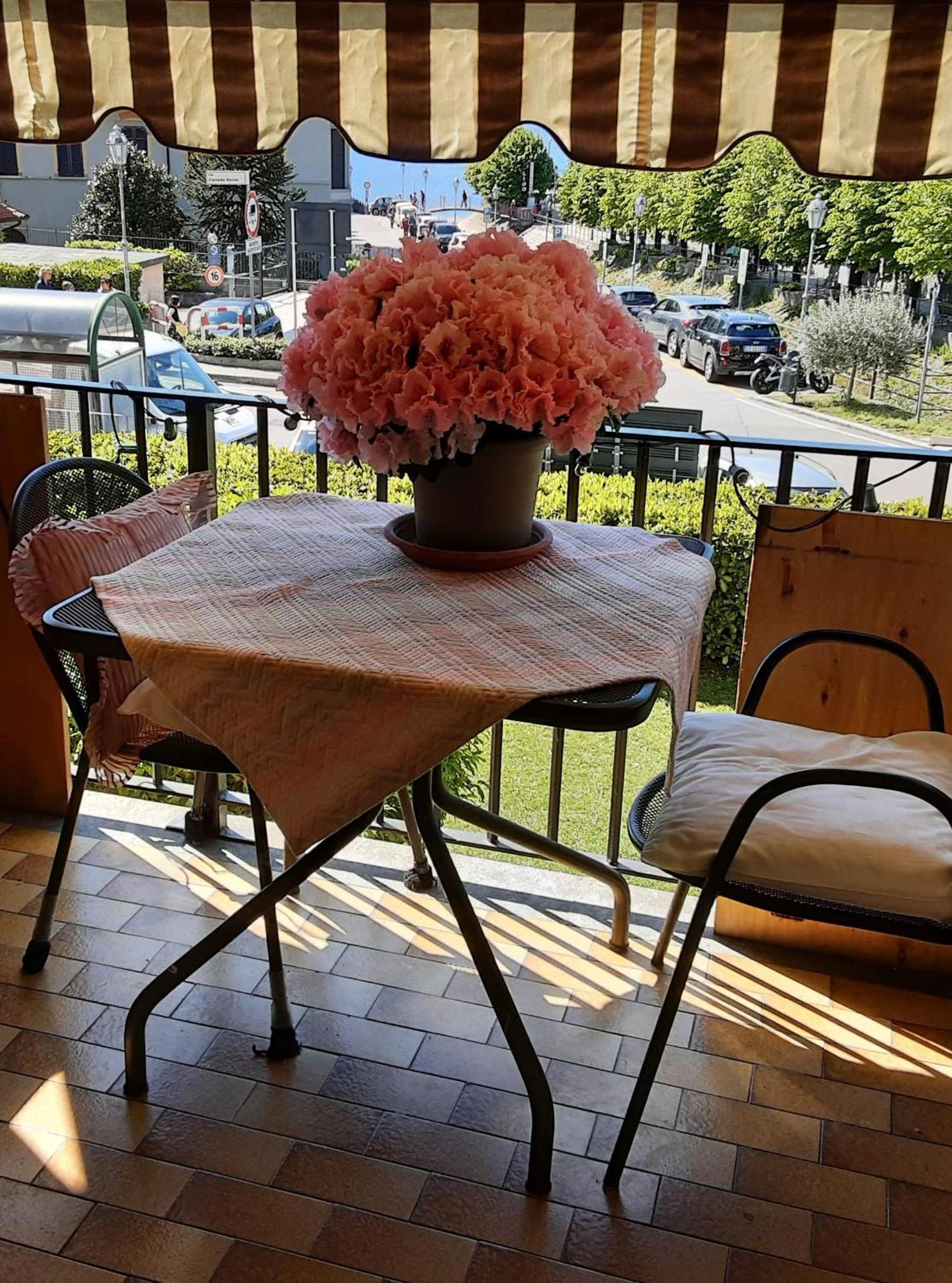 Tosca House 2 Bed & Breakfast Varenna Bagian luar foto