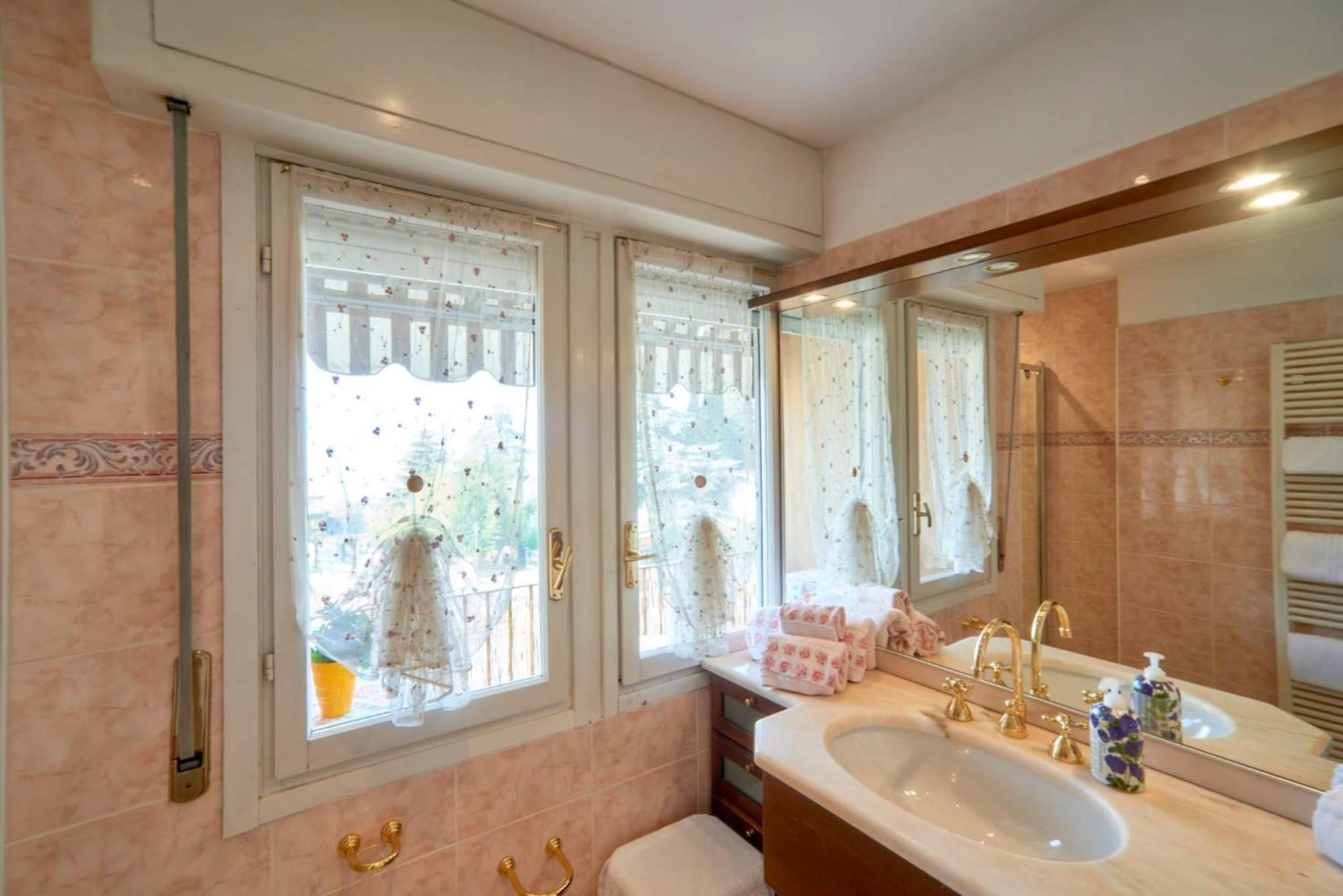 Tosca House 2 Bed & Breakfast Varenna Bagian luar foto