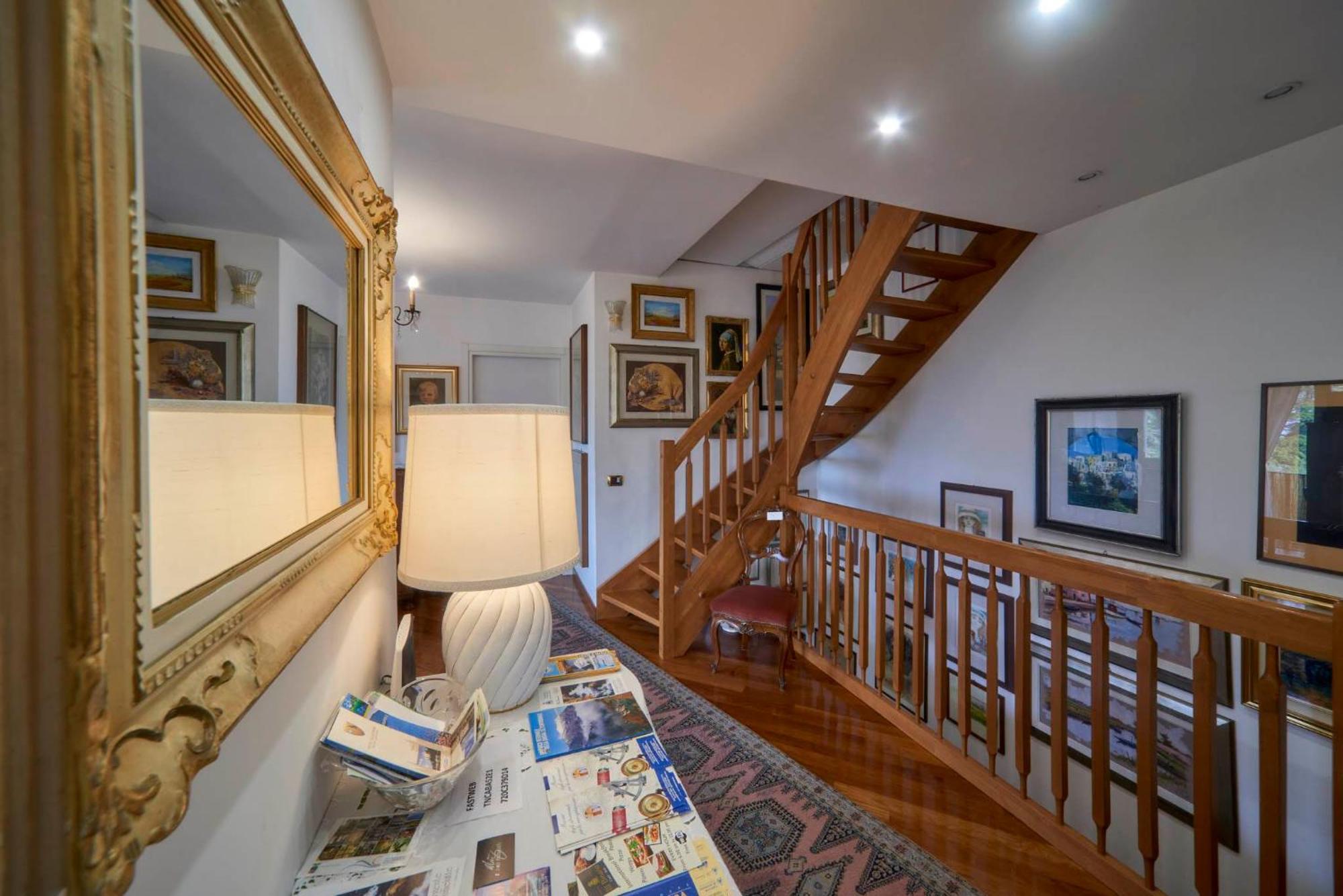 Tosca House 2 Bed & Breakfast Varenna Bagian luar foto