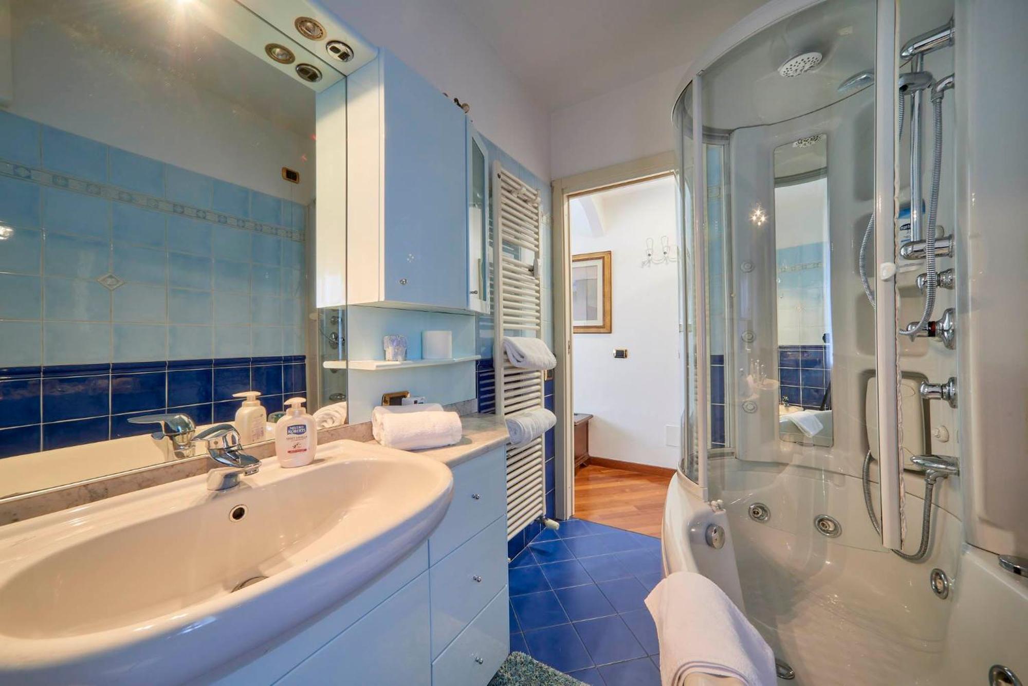 Tosca House 2 Bed & Breakfast Varenna Bagian luar foto