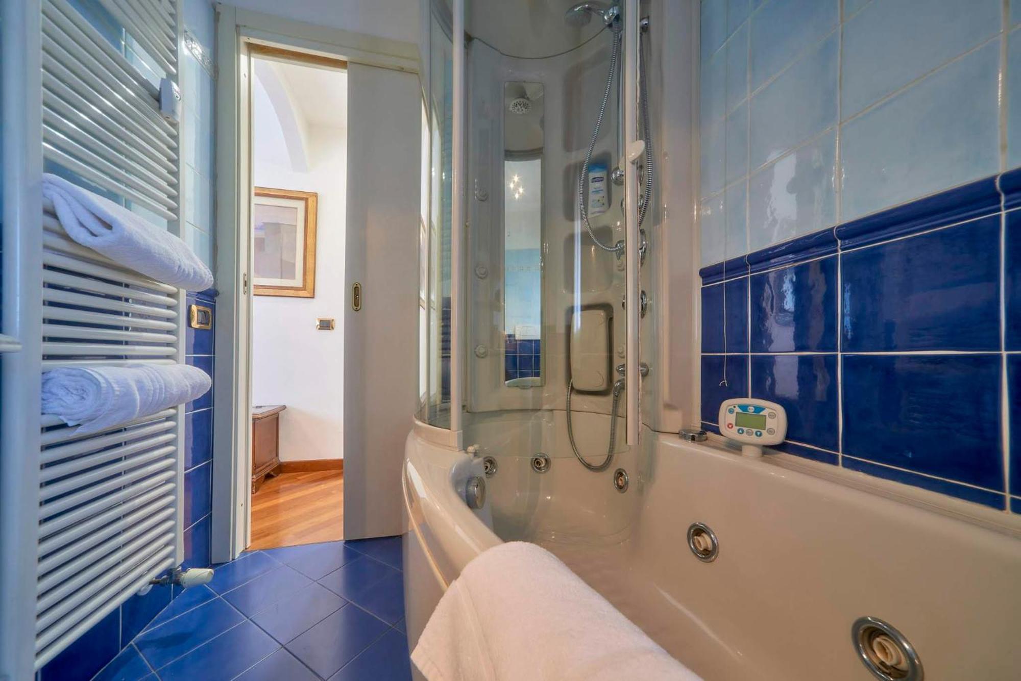 Tosca House 2 Bed & Breakfast Varenna Bagian luar foto