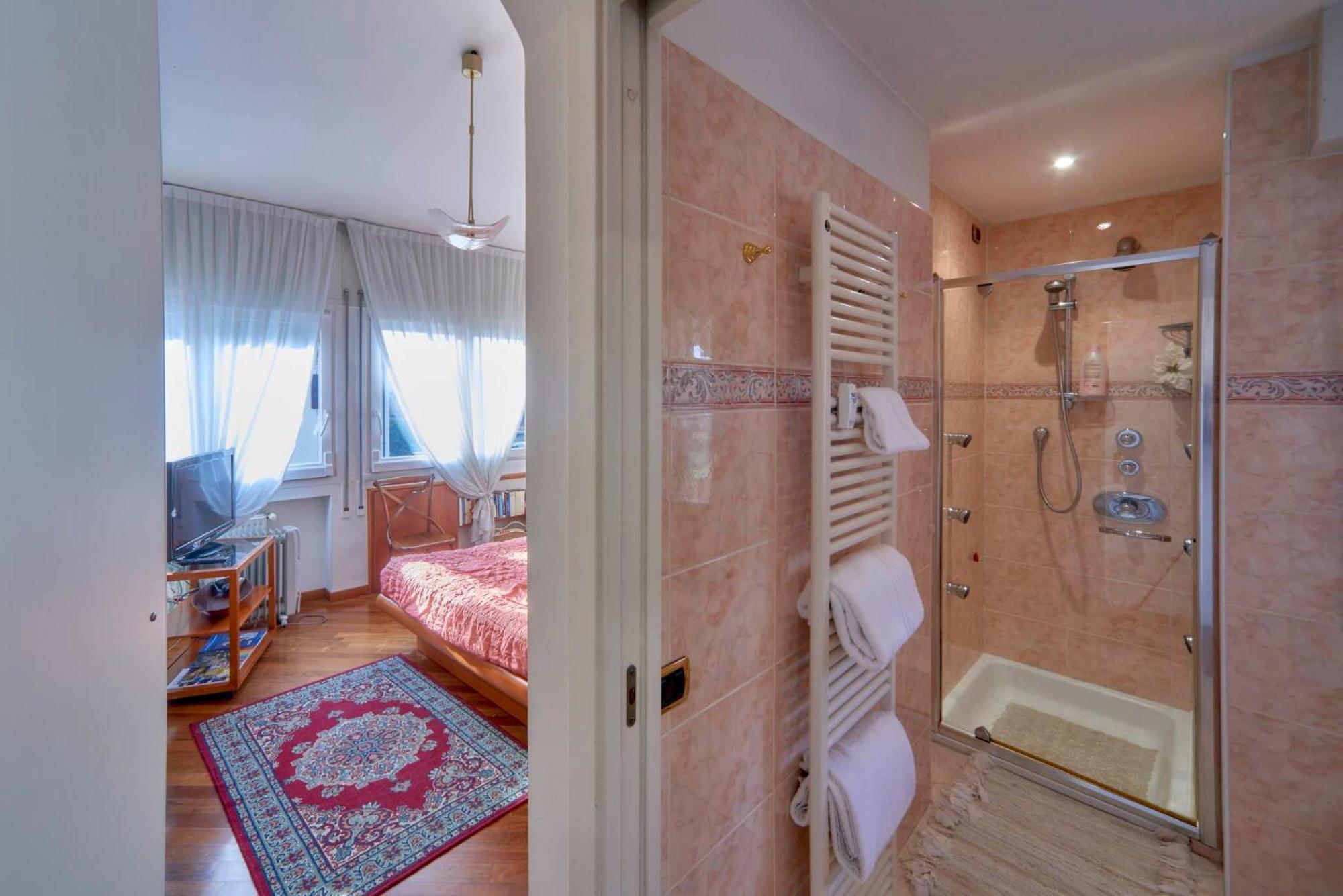 Tosca House 2 Bed & Breakfast Varenna Bagian luar foto