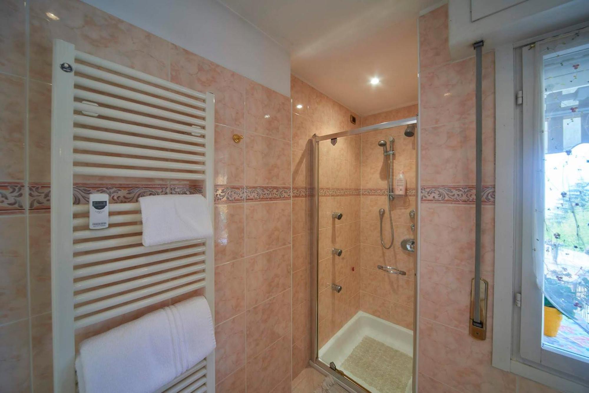 Tosca House 2 Bed & Breakfast Varenna Bagian luar foto