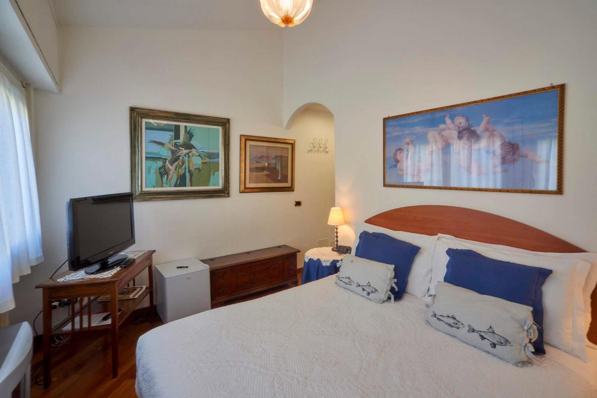 Tosca House 2 Bed & Breakfast Varenna Bagian luar foto