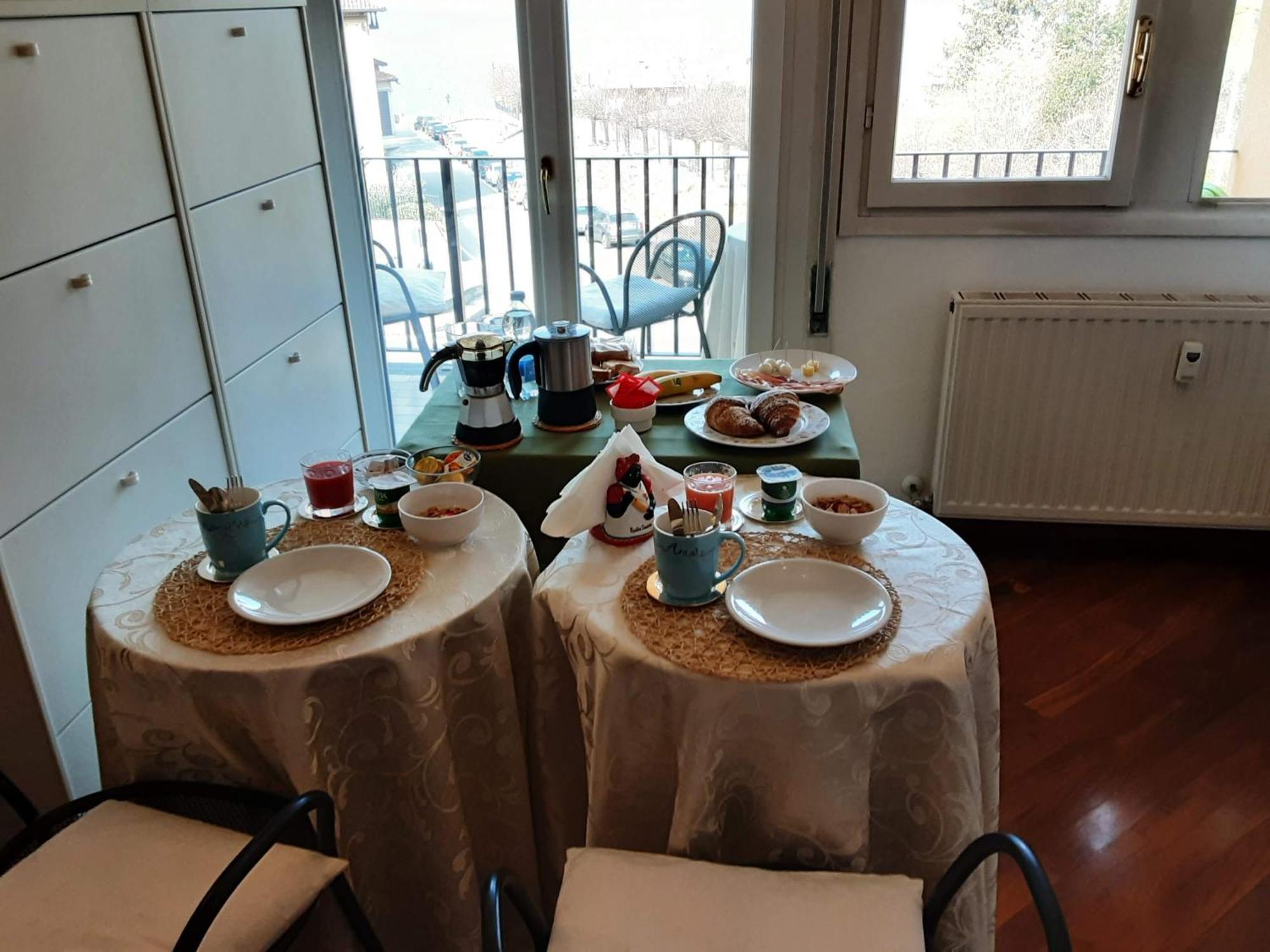 Tosca House 2 Bed & Breakfast Varenna Bagian luar foto
