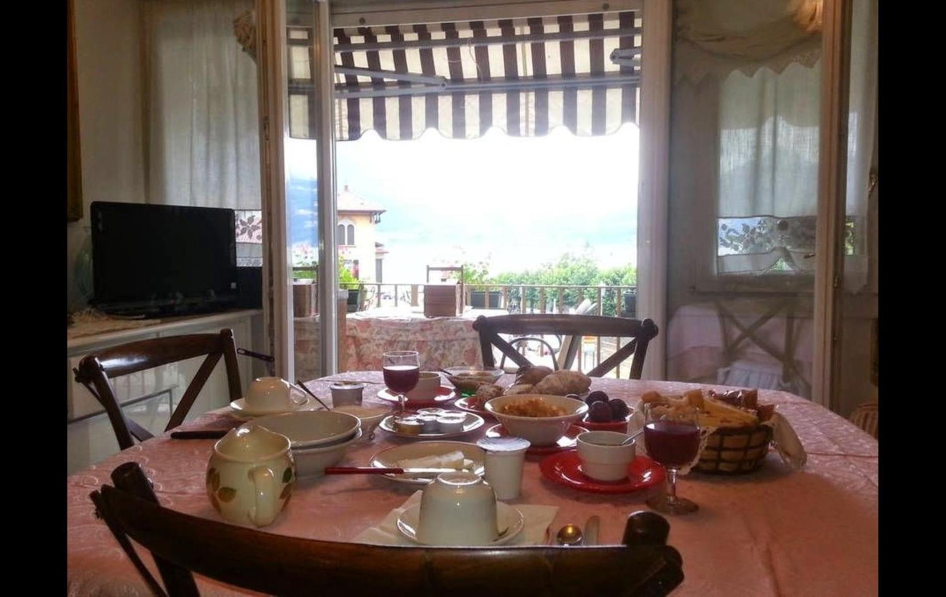 Tosca House 2 Bed & Breakfast Varenna Bagian luar foto