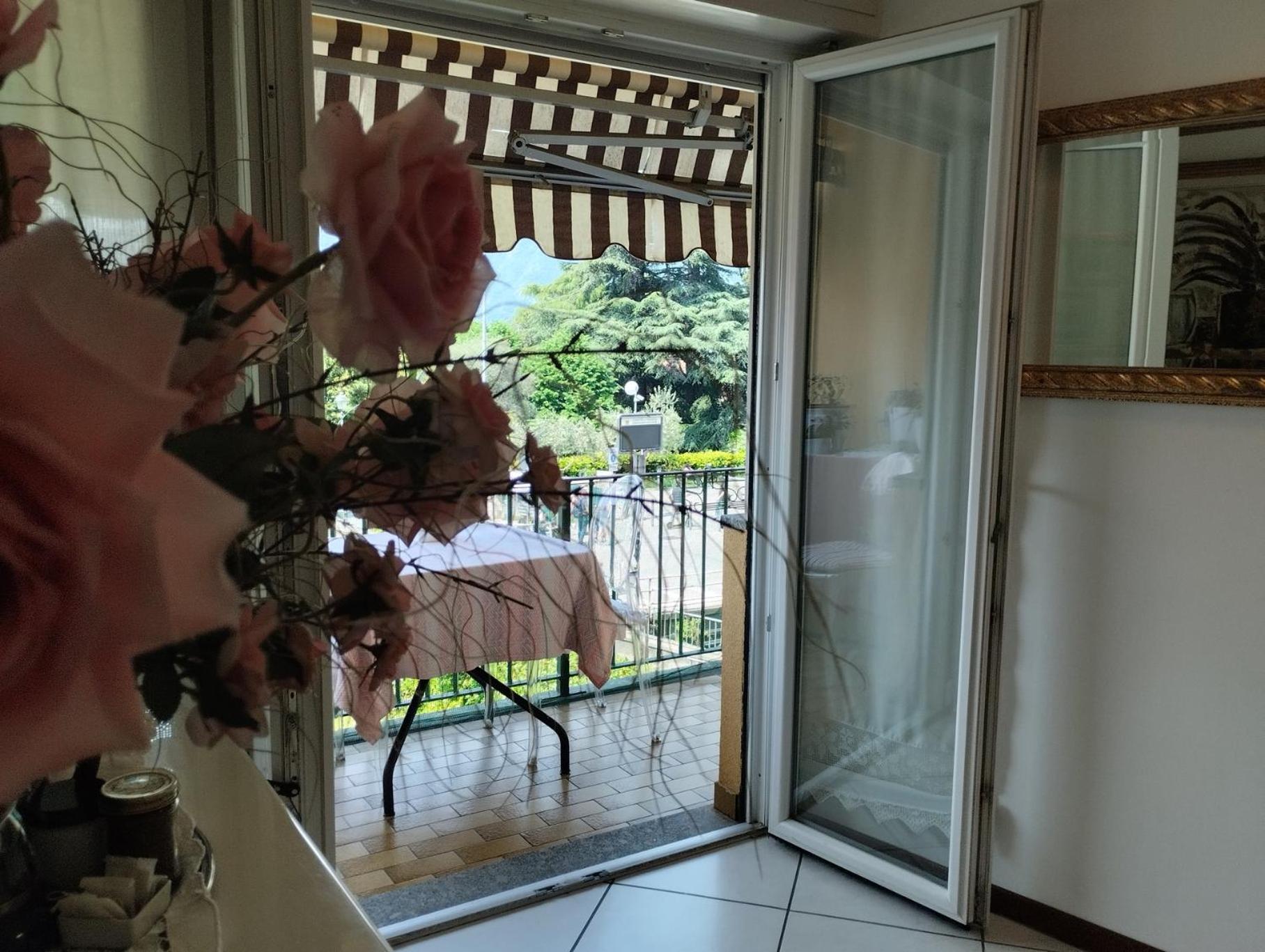Tosca House 2 Bed & Breakfast Varenna Bagian luar foto