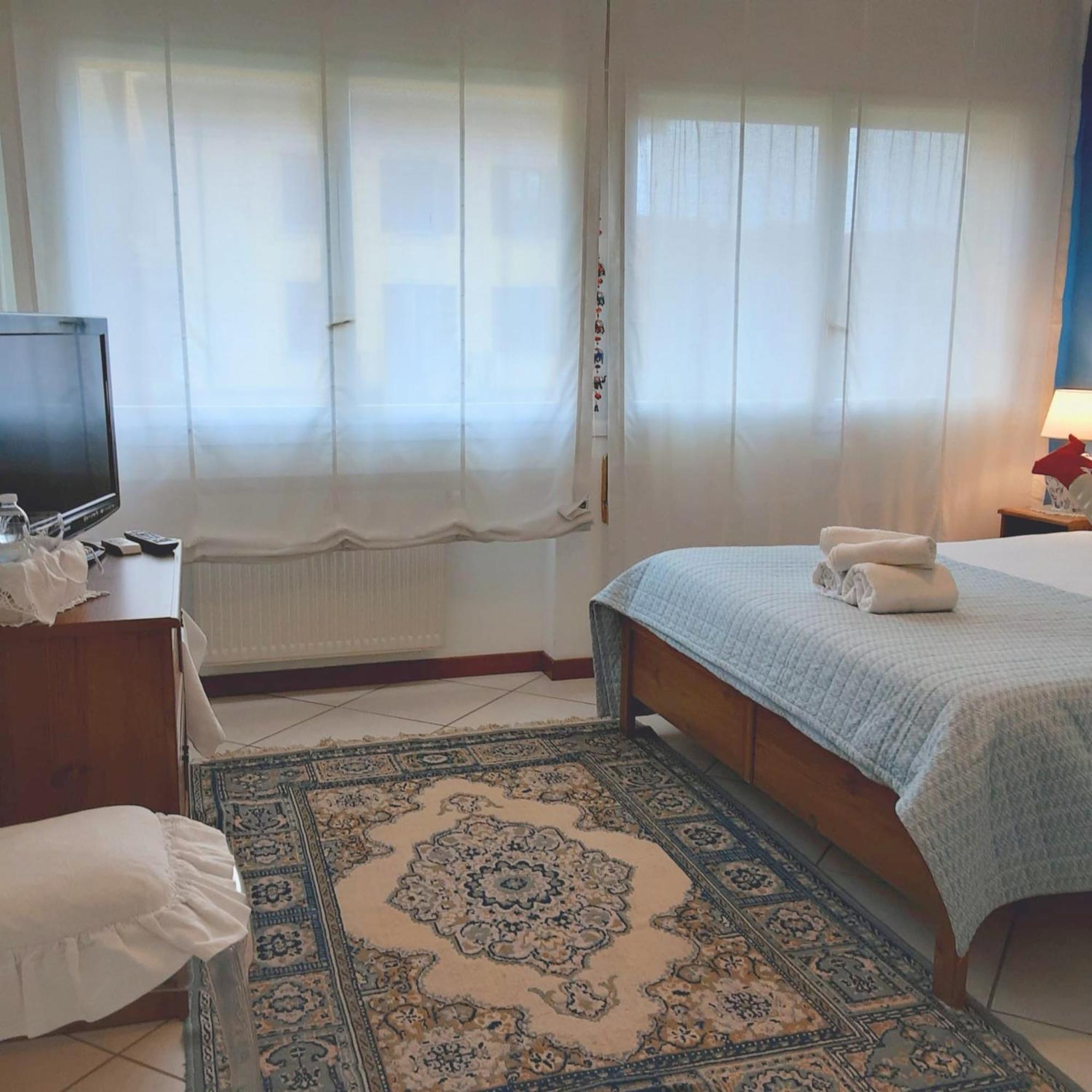 Tosca House 2 Bed & Breakfast Varenna Bagian luar foto