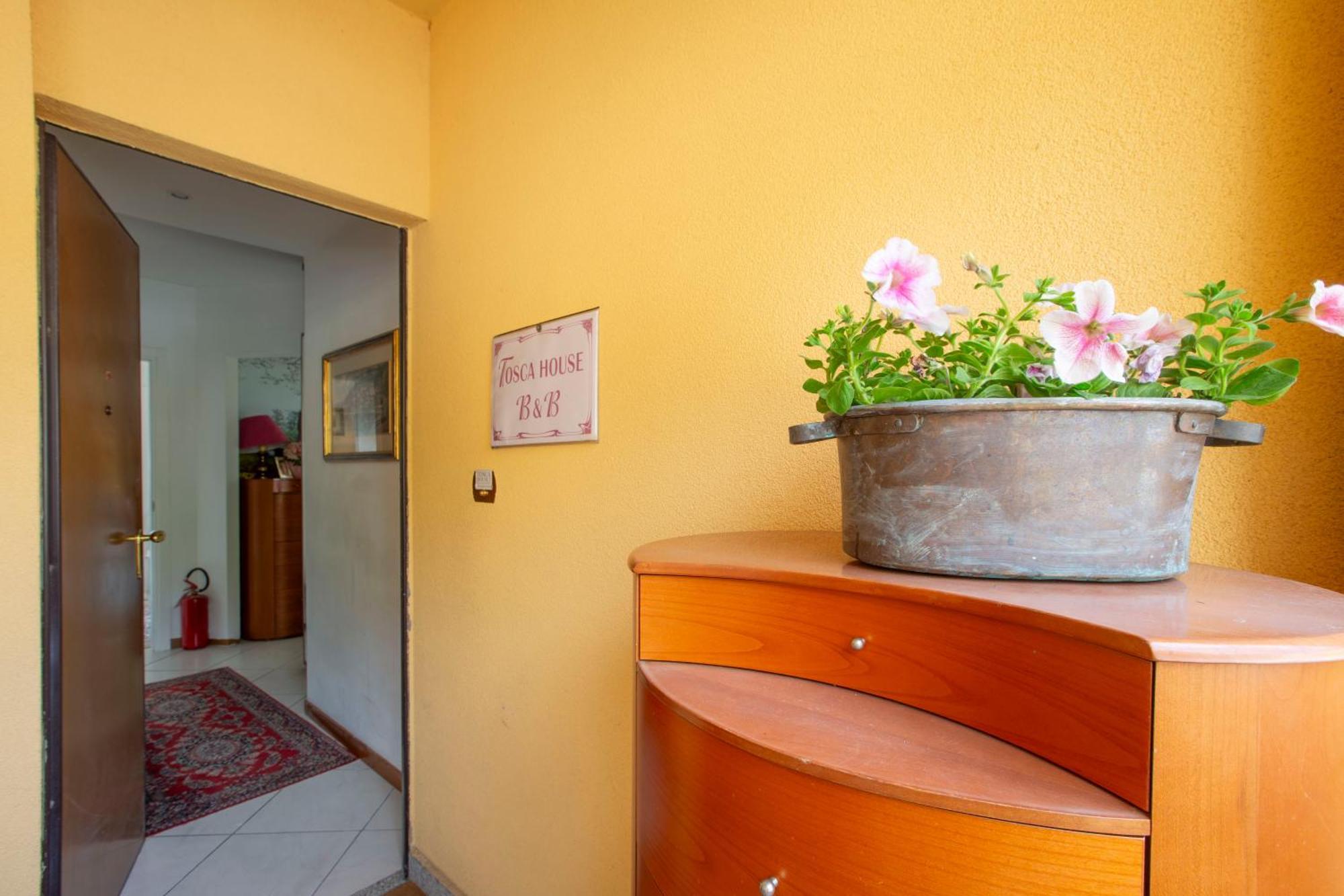 Tosca House 2 Bed & Breakfast Varenna Bagian luar foto