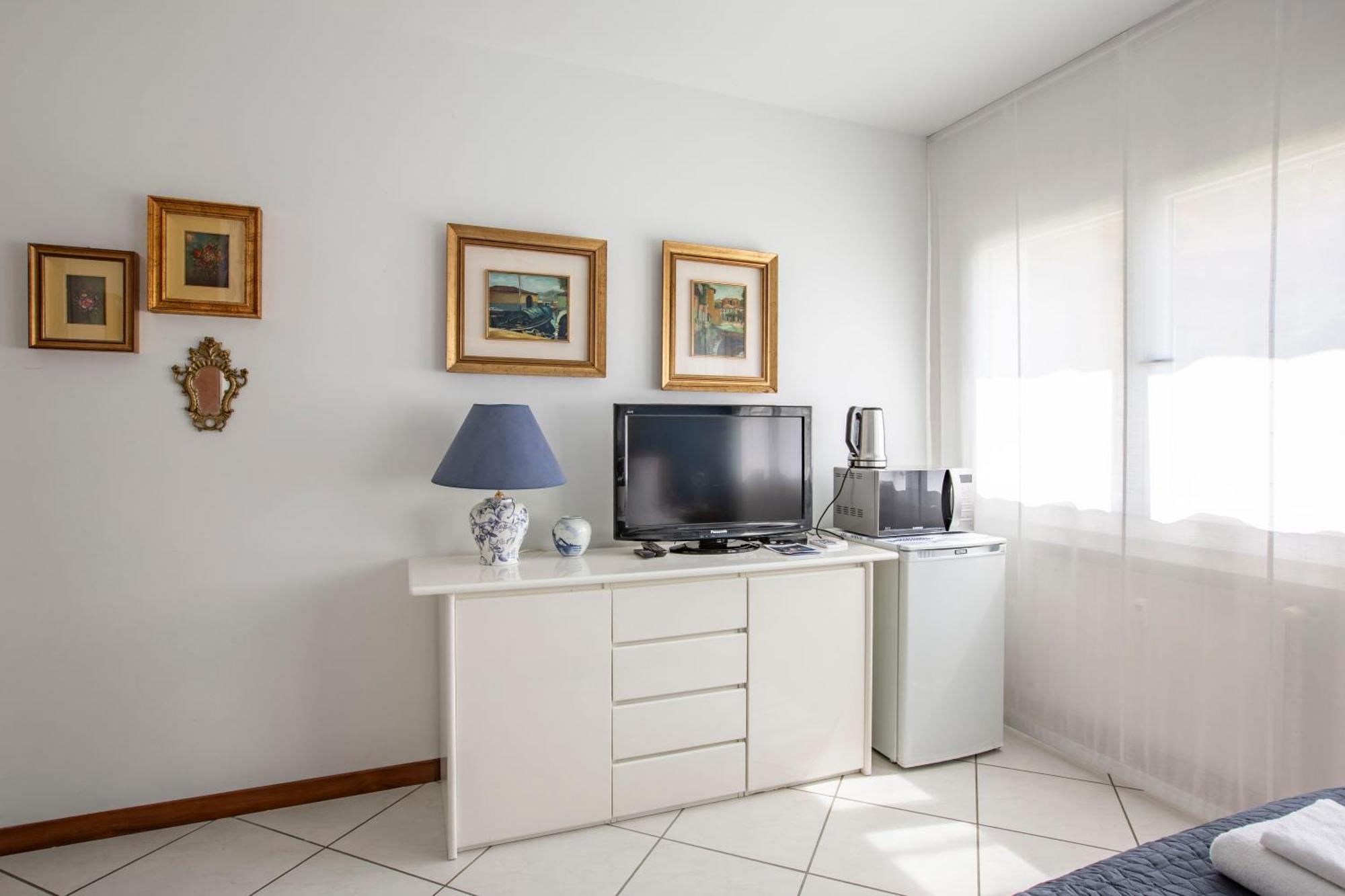 Tosca House 2 Bed & Breakfast Varenna Bagian luar foto