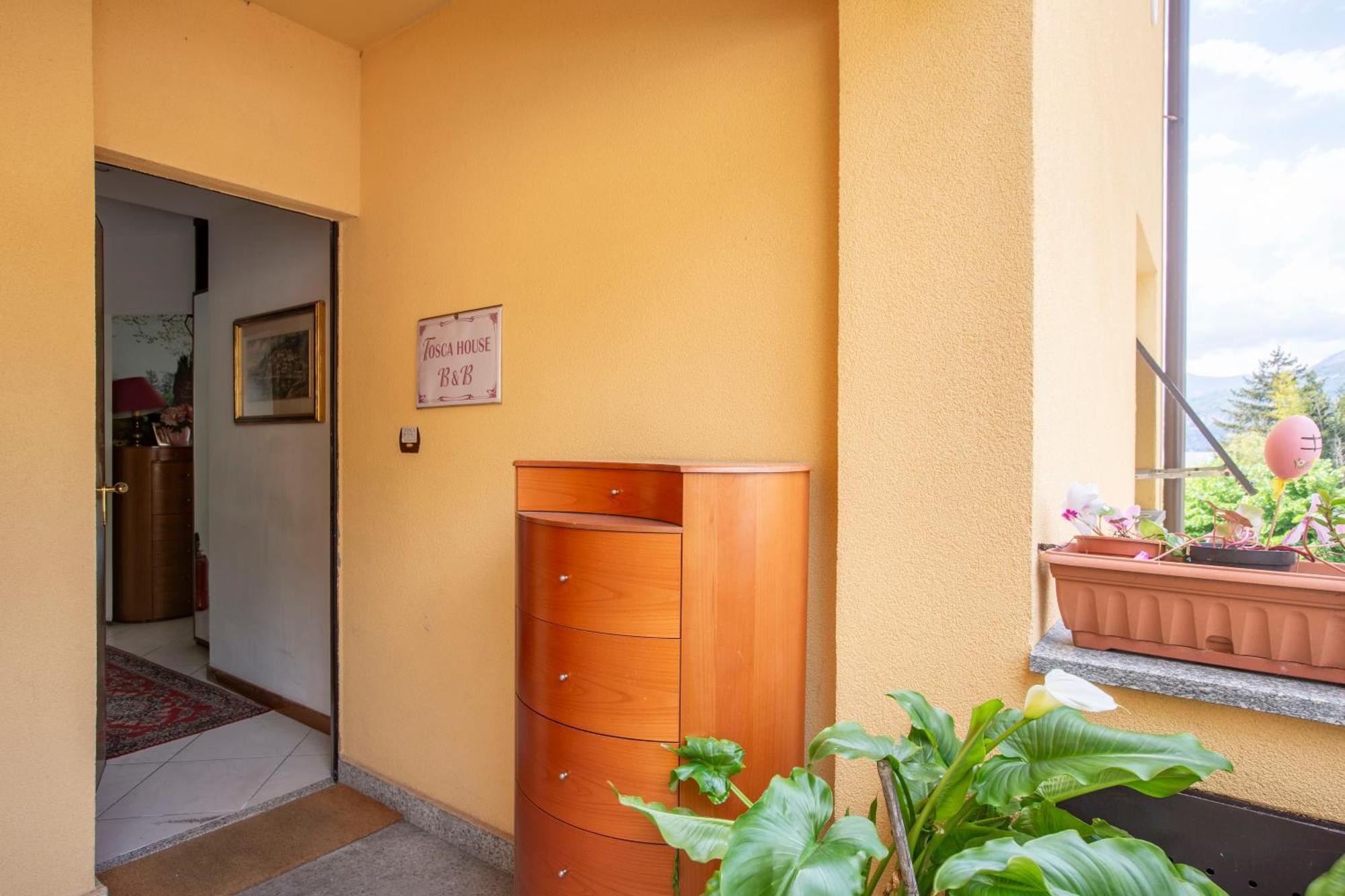 Tosca House 2 Bed & Breakfast Varenna Bagian luar foto