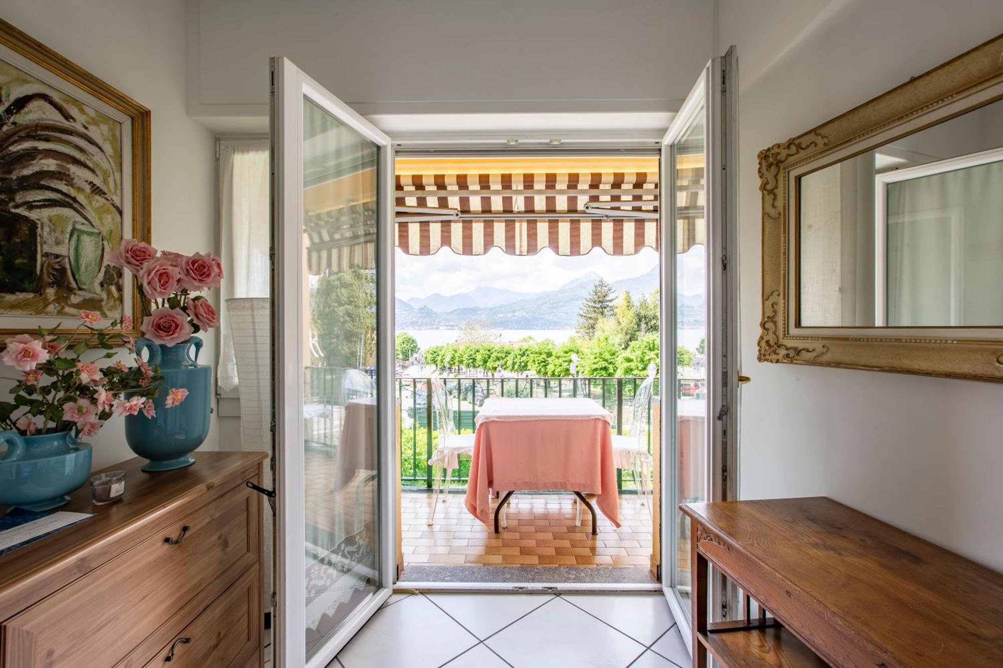 Tosca House 2 Bed & Breakfast Varenna Bagian luar foto